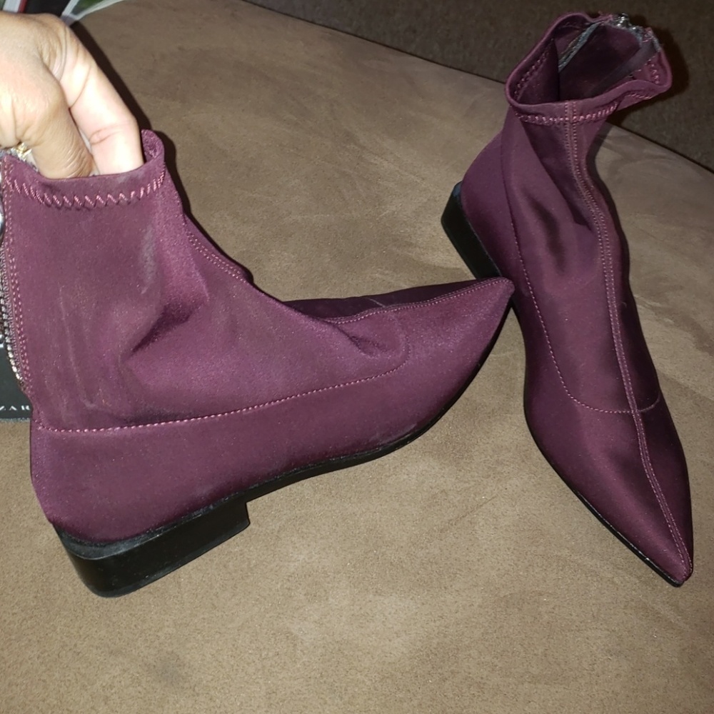 NEW Wine flat booties